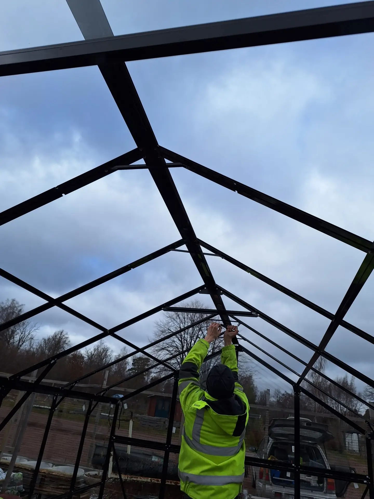 Montering av växthus utförd av Hindrikas Trix & Trädgård på Åland